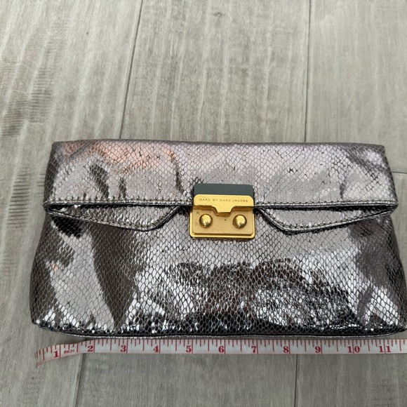 Marc Jacob silver clutch - Picture 9 of 13
